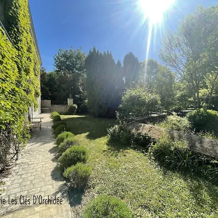 Un Jardin A Cumeray Hébergement de vacances *